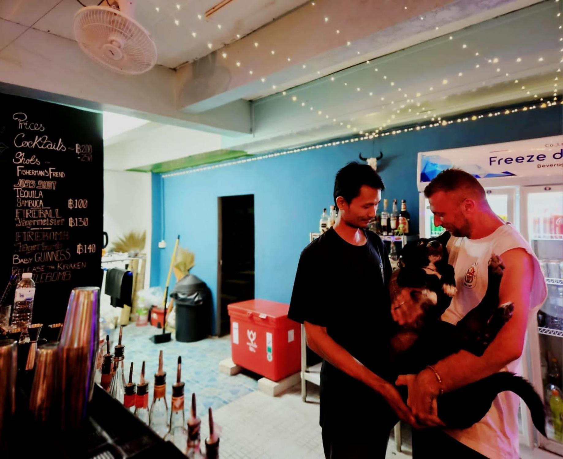 Tiki Tribe Bar & Hostel Ко Тао Екстериор снимка