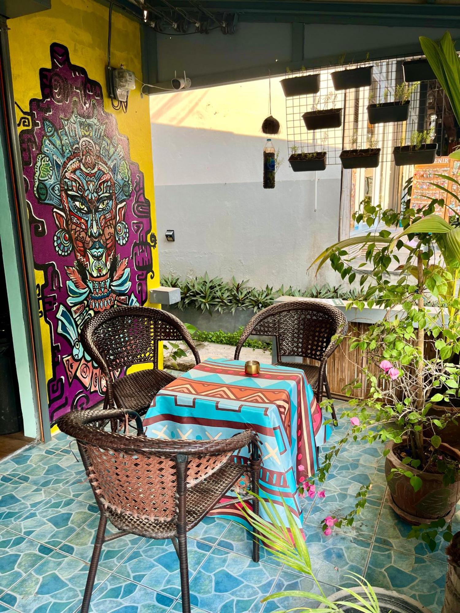 Tiki Tribe Bar & Hostel Ко Тао Екстериор снимка