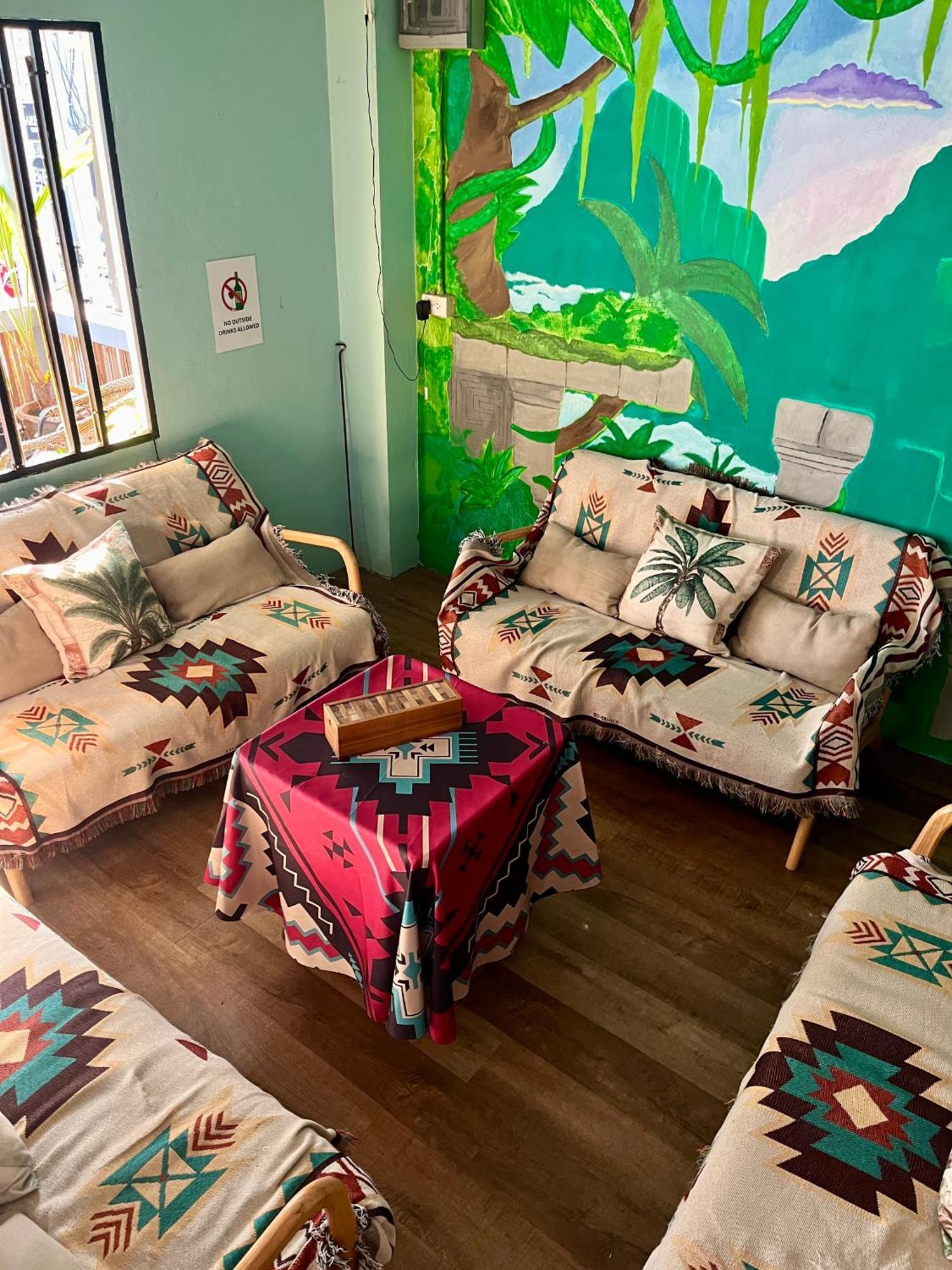 Tiki Tribe Bar & Hostel Ко Тао Екстериор снимка