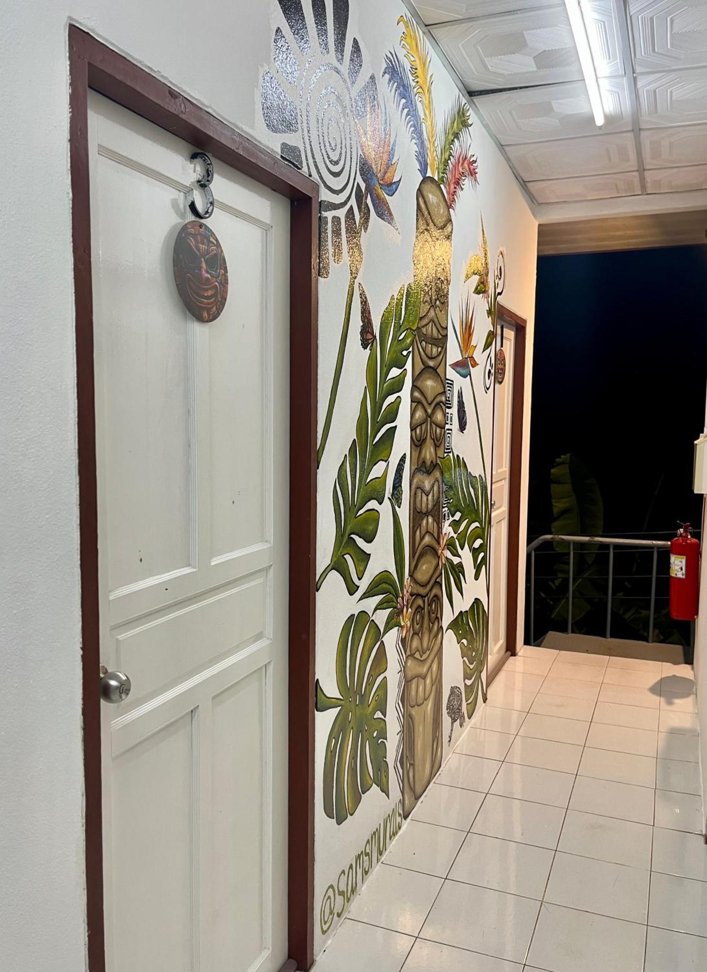 Tiki Tribe Bar & Hostel Ко Тао Екстериор снимка